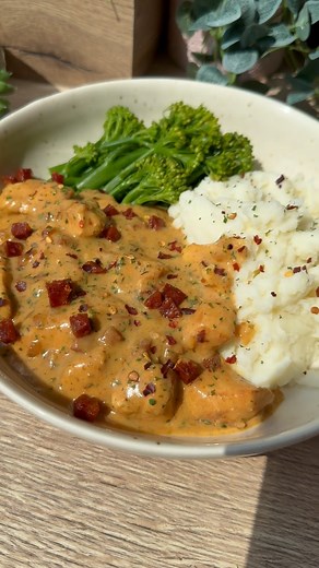 656K views · 1.6K reactions | Chicken and chorizo in a creamy garlic...