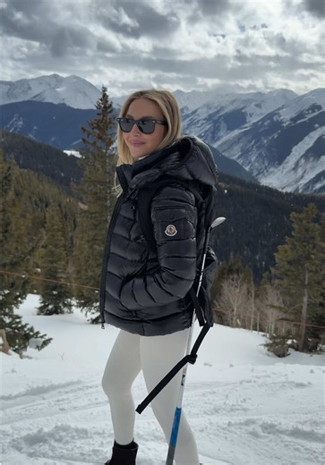 And we weren’t banned from the mountain! #aspen #golftok #golfer #ski #wintersports @MONCLER @@sunglasshut @Ray-Ban @COBRA Golf @Titleist @Callaway Golf @TaylorMade Golf @PXG - Parsons Xtreme Golf