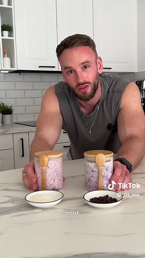 Süße Meal-Prep-Mahlzeit mit Chiasamen und Skyr