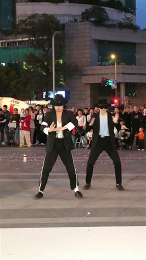 Amazing！蔡军兄弟表演！又一个迈克尔·杰克逊！ clip3
