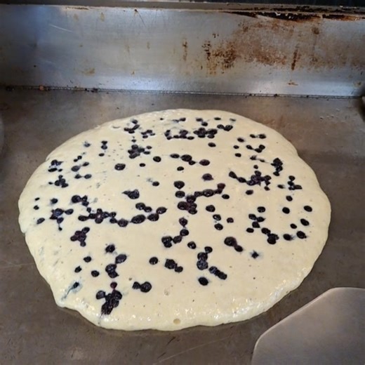 One handed eggs. Sometimes still a struggle, but not bad here! #food #pancake #egg #breakfast #flip #orderup