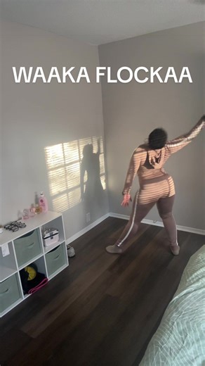 Requested by my fav @Sharonda Lynnette here ya goooo 🤭🤭🤭 DC: @Sky 🤍🤍 #majorette #dd4l #sky #wakaflockaflame #dancer