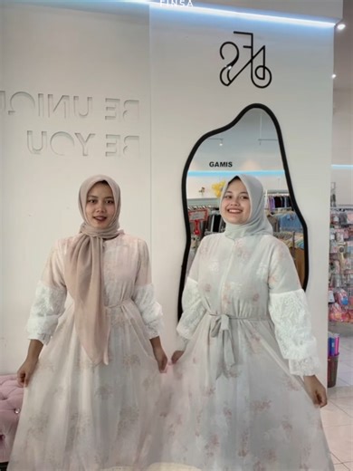 Gamis di store finsa fashion hanya dengan harga Rp 219.000 saja untuk melengkapi outfit hari raya mu 🌸✨️ Store open setiap hari pukul 07.00-21.00 WIB🎀🌼 📍 Jln kapten tendean, ngronggo, kota kediri #kediri24jam #finsafashion #onlineshopkediri #tokobajukediri #kediri
