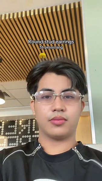 Round Stud Earrings for Men: Trendy Styles