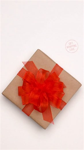 Gift Wrapping Love on Instagram: "How to Make a Simple Gift Bow | DIY Bow� ➥ https://youtu.be/rCJ8C6wariw� Link to video above. Please copy and paste or follow the link in bio to explore the Gift Wrapping Love YouTube library. Music License through Uppbeat:�Farfalla (Floor Model)�License code: ILQCOYSKNIZA90QZ"