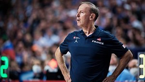 En plein temps-mort, Vincent Collet tacle méchamment Elie Okobo !