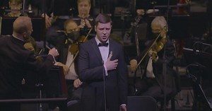 Singers raise their voices in support for Ukraine at New York's Metropolitan Opera