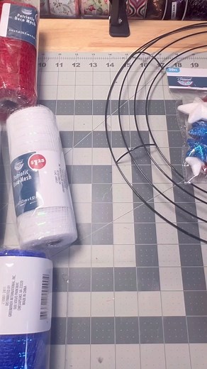 DIY Dollar Tree American Flag Wreath 🇺🇸Comment star24 for my free step by step tutorial #holliehobbies #craftingideas #dollartreediy #patrioticwreath | Hollie Hobbies