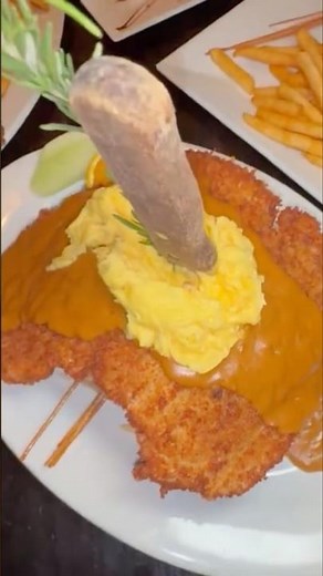 Hash House summer menu = a Vegas food coma! Bring a friend… seriously! 😅 #vegas #vegasfoodies