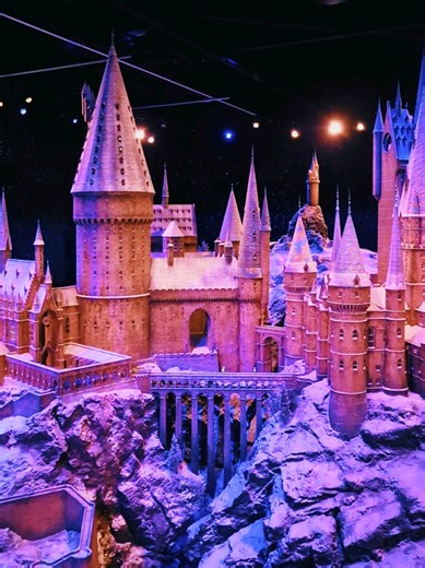 Don’t confuse chaos with love. A reckless man test-drives your heart, crashes it, blames you, then upgrades.A real man stays. Protects. Builds. #healingera #selfworthjourney #womenempowerment