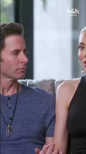 TV wall with wood and LED lights that transforms the room