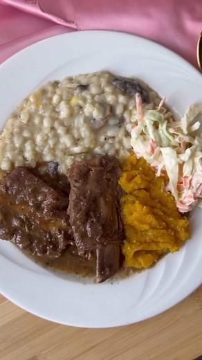 Creamy Samp & Beef Ribs😍 served with butternut and coleslaw🤤 #creamysamp #creamysamprecipe🥰😋 #beefribs #butternut #coleslaw