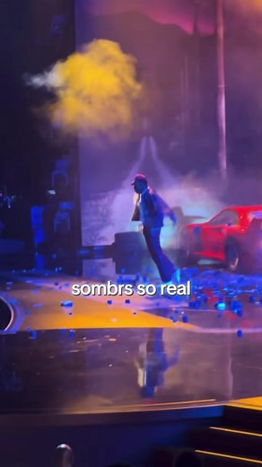 the way he shimmy’s through to crowd😭#sombr #grammys #grammys2026 #fyp
