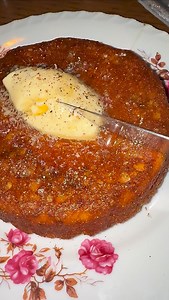 HATCHET HALL–STYLE CAST-IRON CORNBREAD with shishito peppers & salty honey butter INGREDIENTS: 1 cup cornmeal (med. grind) 1 cup flour 1/3 cup sugar 1 tbsp baking powder ½ tsp baking soda 1 tsp salt 2 eggs 1 cup buttermilk 3–4 tbsp melted butter 1 cup shredded white cheddar (optional) 3/4–1 cup chopped shishito peppers extra butter for the skillet butter wildflower honey flakey salt for finishing RECIPE: •Preheat oven to 425°F. Put a 10″ cast-iron skillet in the oven to heat while you make the b