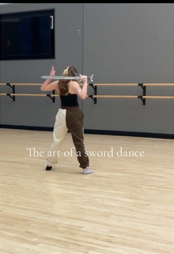 Sigh this was so fun to perform, might make a few more of these Also what’s up with this app why is it being weird #sword #dance #fantasy #sworddance #sabre
