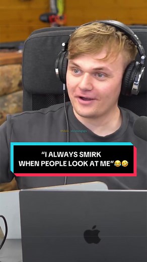 “I ALWAYS SMIRK WHEN PEOPLE LOOK AT ME”😂🤣#shxtsngigs #podcasts #clips