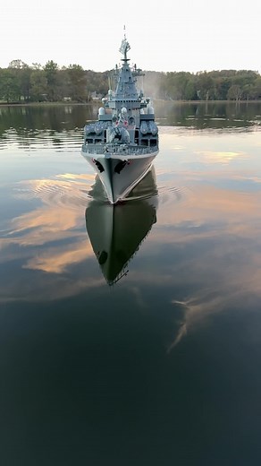 Varyag RC Warship: A 1/100 Scale Model Showcase