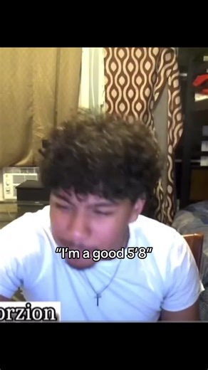 Twitch feenforzion #clip #streamer #funny | 5'8 compared to 6'0