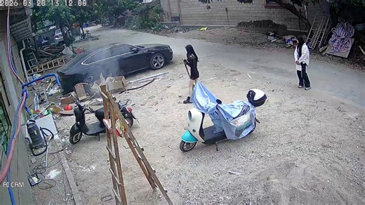 Smoking cardboard fire put out with sand by pedestrians in Guangdong, China