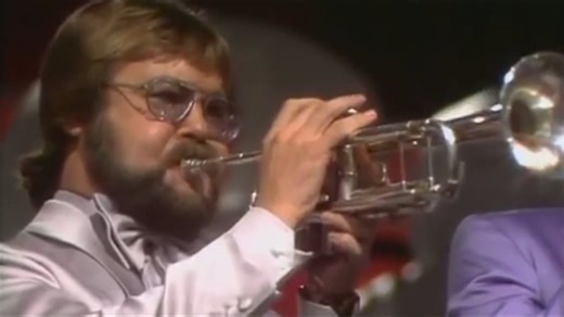 🔥GONNA FLY NOW!!!🔥 Derek Watkins with James Last Orchestra - Gonna Fly Now (Theme from Rocky)! #TrumpetHero #TrumpetMaster #Orchestra #England #Germany #Rocky ▶TRUMPETS: Derek Watkins - Håkan Nyqvist - Bob Lanese - Lennart Axelsson! | Trumpet Lovers