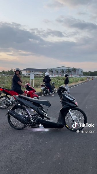 K44 Gank: Modifikasi Beat Spring 17 di LeWat Beranda