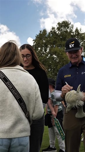 Ernie Els, the man of the people. ✍️ 🤳 #NTTDATAProAmByStandardBank | Sunshine Tour