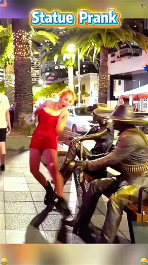 Hilarious Statue Prank in the USA