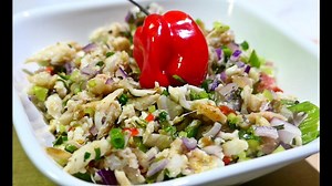 Happy Sunday! Here's a Lent recipe for you all! Fish choka can be considered keto-friendly, paleo or gluten free. Make sure you use healthy oils (no refined vegetable oils). You also have to serve it on its own if you want it to be diet-friendly (no wheat products). INGREDIENTS: 1 cup of flaked Fish, that's already steamed/baked/fried 2 stalks of Chive/Scallion A few Pimento Peppers (seasoning peppers), diced 1 Hot Pepper, minced (optional) 3 cloves of Garlic, sliced or minced 2 leaves of Shadon