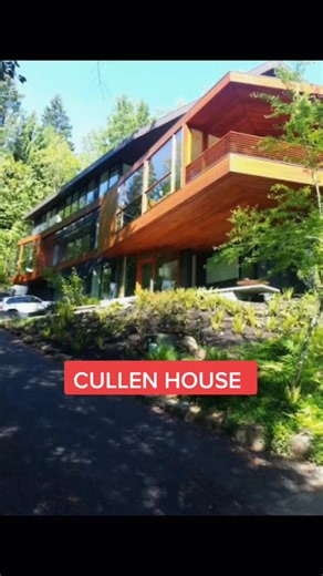 Visiting the Mysterious Cullen House in Portland, Oregon