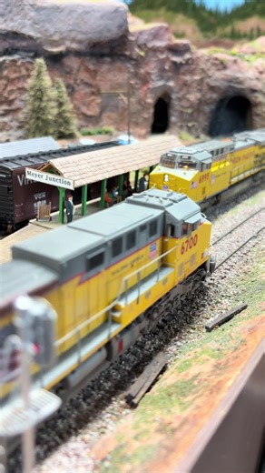 Model Train Oil Train & Plastic Pellet Shuttle