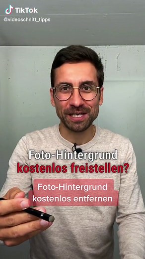 Foto-Hintergrund kostenlos entfernen: Suche nach „remove bg“ oder gib remove.bg direkt in den Browser ein. Sobald du auf der Seite bist, dauert’s nur ein paar Sekunden. Einfach ein Bild hochladen - ich nehme hier eins von mir - und dann passiert die Magie. Ohne einen weiteren Klick ist dein Hintergrund direkt entfernt. Du kannst andere Foto-Hintergründe auswählen und dahintersetzen sowie Unschärfe in verschiedenen Abstufungen reinbringen. Du kannst sogar deinen eigenen individuellen hochladen. F