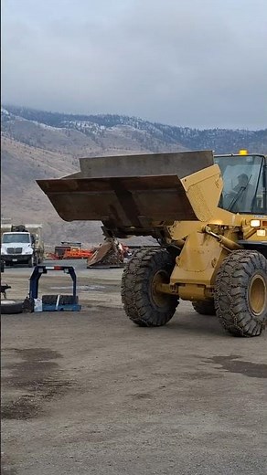 Operating Komatsu Wheel Loader