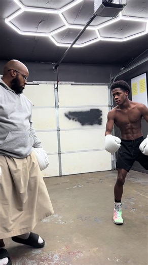 Go inside and dig em! #mustafasboxing #teamkdot #boxing🥊