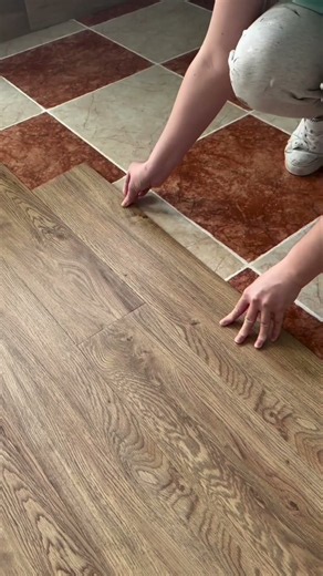 ✨ Self-Adhesive Vinyl Tiles Under Laminate – Stylish Wood-Look Flooring for Easy DIY! 🏡