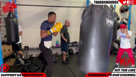 Herich Ruiz Cuban heavyweight prospect warming up with combos on the heavy bag | Training footage