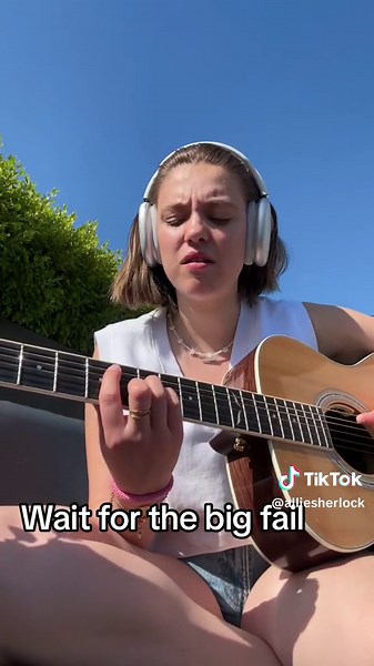 Allie Sherlock Performing New Music | Lolsers