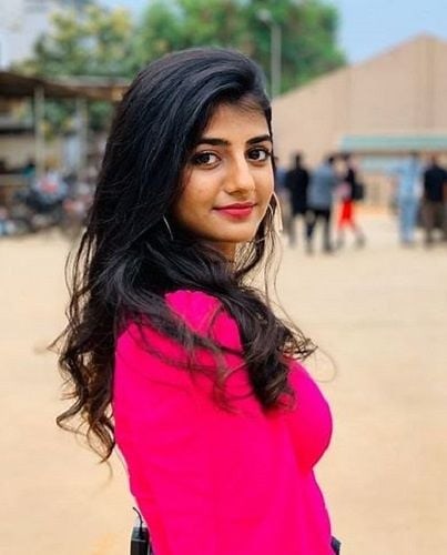 Gabriella Charlton (Bigg Boss Tamil 4) Height, Age, Boyfriend, Family, Biography & More » StarsUnfolded