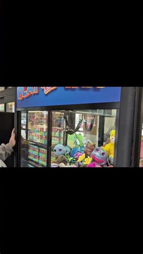 Did she win, Wife vs the Claw Machine at Ollie's