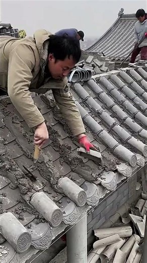 Ancient-Style Blue Tile Roof Eaves Installation Process