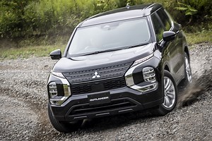 2025 Mitsubishi Outlander Review: Prices, Specs, and Photos