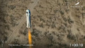Blue Origin spacecraft carries 6 to edge of space