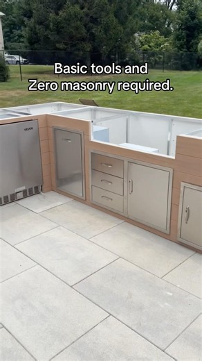 Assemble your outdoor kitchen in a single afternoon #outdoorkitchen #diy #patio #backyard