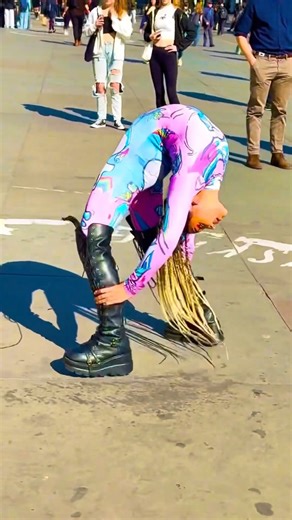 Beautiful magic trick contortionist #trendingshorts #viral #viralvideo #trending #reels #shorts #fyp