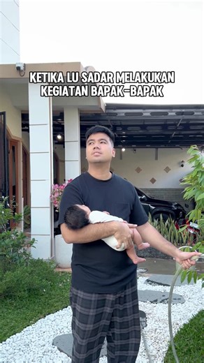 fransfaisal on Instagram: "kiri megang selang, kanan megang anak💪🏻"