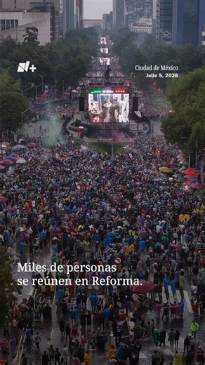 Vista Aérea de Reforma durante el México - Inglaterra