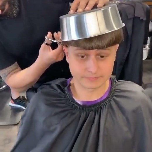 The bowl cut to Oliver tree is real !!! 😡
