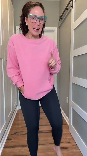 Crewneck Hoodless Sweatshirt – Fleece Lined, Oversized Pullover with Kangaroo Pocket 🖤