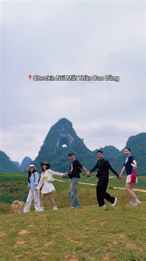 Núi có “con mắt” giữa trời ở Cao Bằng 👁️🇻🇳 하늘의 눈을 닮은 산 👁️ 베트남 까오방