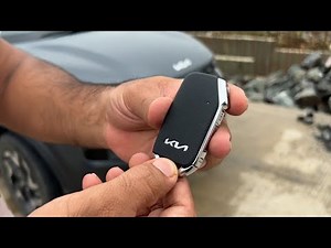 Kia Sonet Remote Key Explained | How to Open and start Kia Sonet if Remote Battery is dead ?