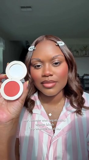 Glow goals: unlocked. Farmasi Pressed Powder Blush = hydration velvet finish THAT fresh flush. 💖 | Farmasi